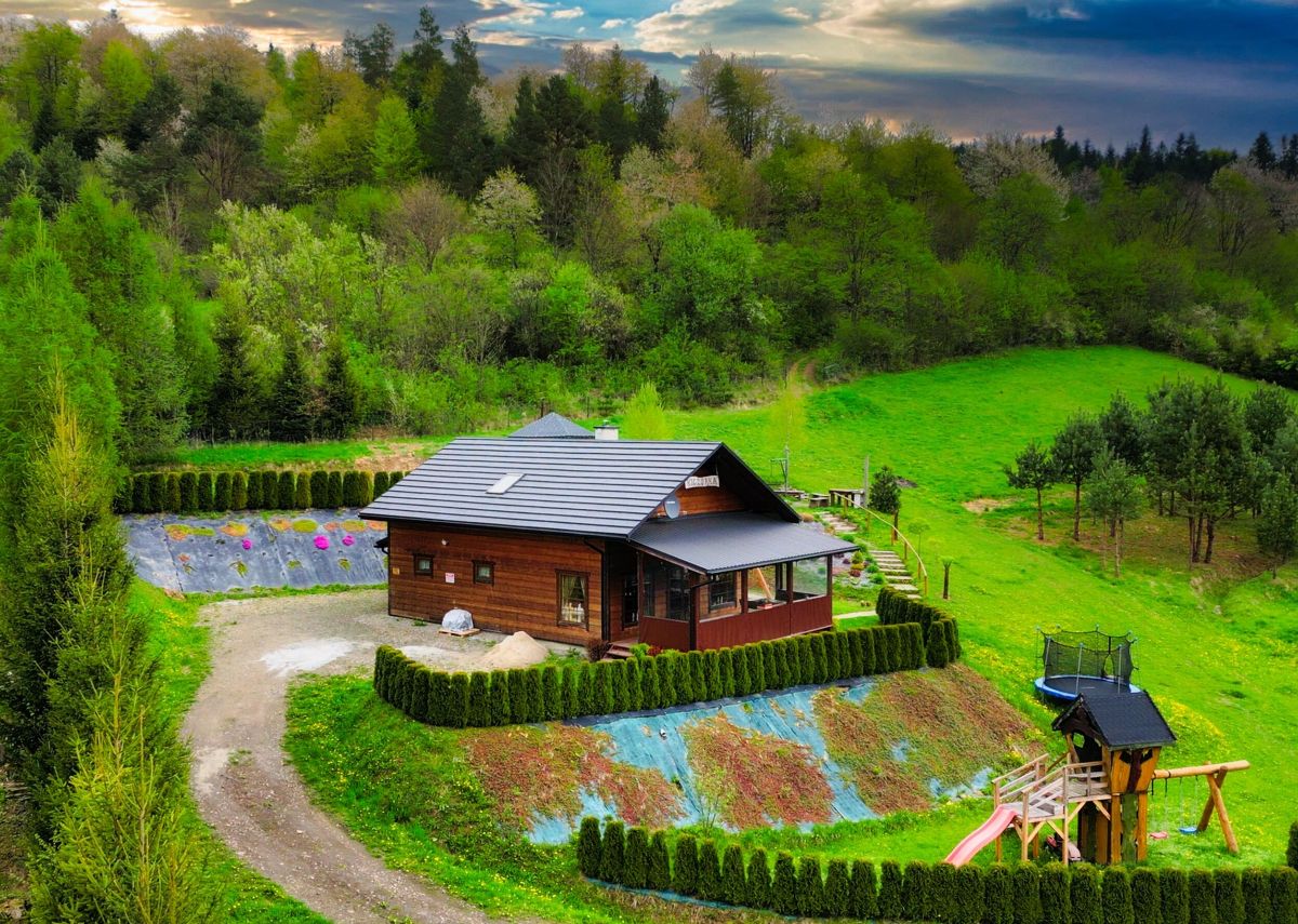 Gdzie na wakacje z dziećmi? 28 kiczurka bieszczady img dron maj (3)